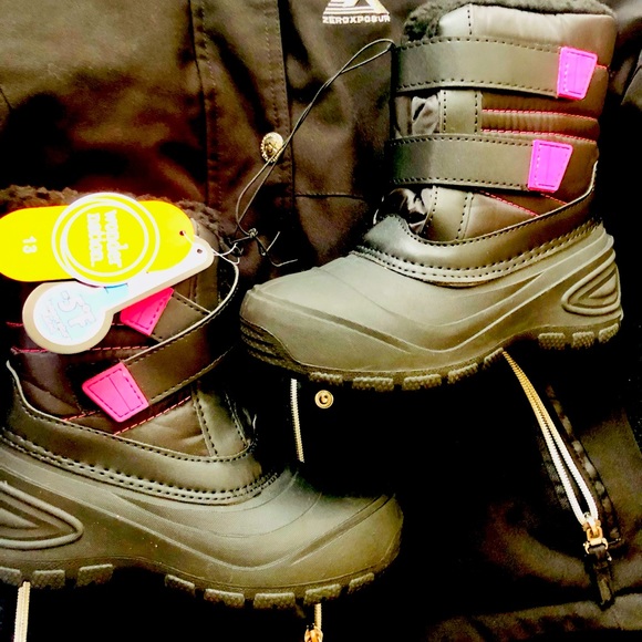 Girl's snow boots.New. - Picture 2 of 2